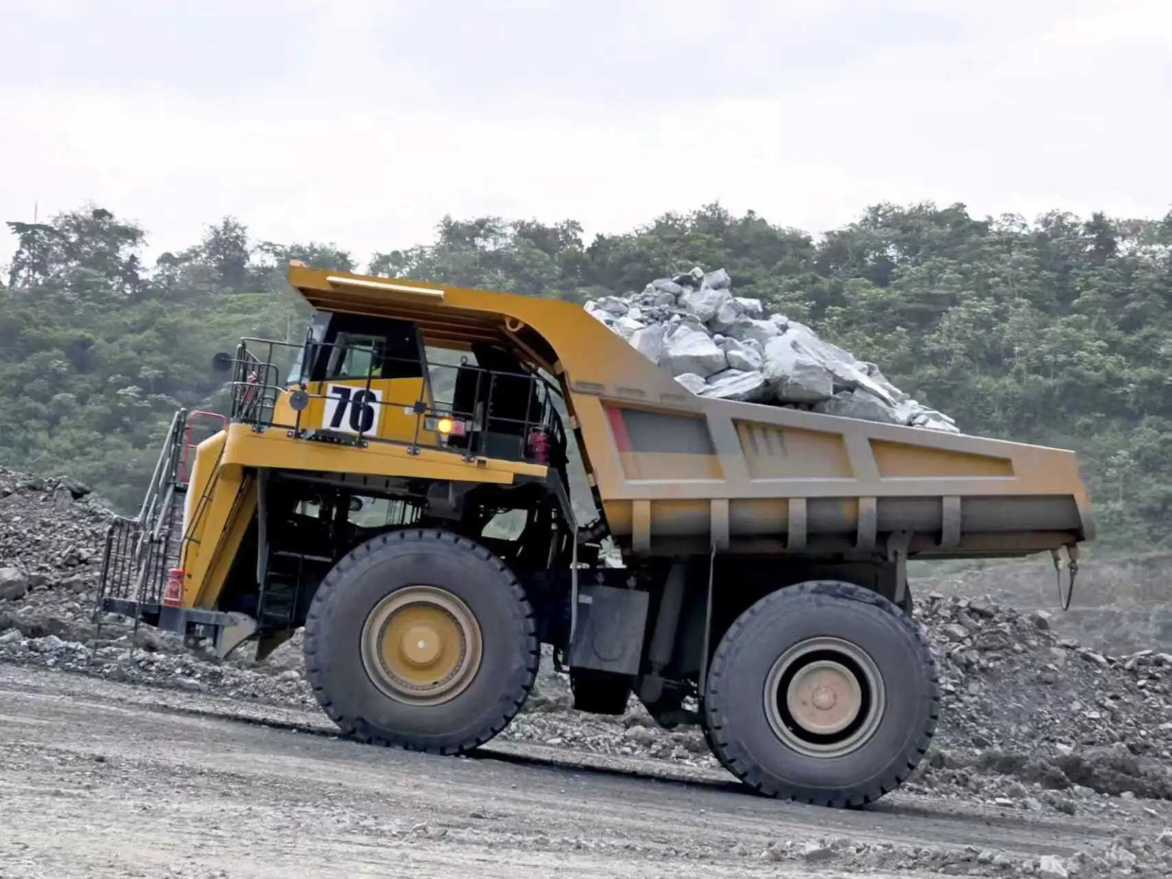 SET150S az emelkedőn 136 tonna terheléssel